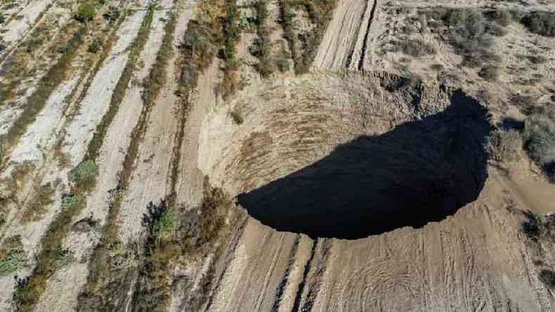 Buraco gigante em Tierra Amarilla, no Chile