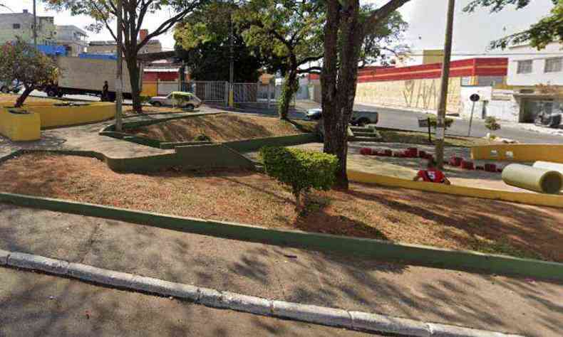 Praa Jos de Magalhes, no Bairro Boa Vista, onde as aglomeraes acontecem, segundo moradores(foto: Reproduo/Google Street View)