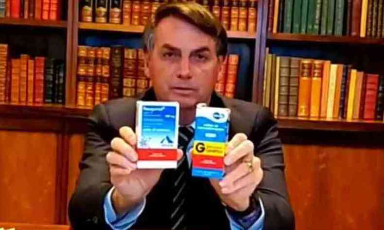 Bolsonaro vem adotando posicionamentos negacionistas. Entre eles, negar a gravidade do vrus, no comprar vacinas, no utilizar mscara e incentivar o uso de remdios sem eficcia comprovada(foto: Redes Sociais/Reproduo)