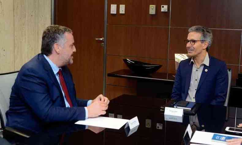 Zema conversou com o embaixador do Canad, Riccardo Savone, sobre os desafios da administrao do estado (foto: Gil Leonardi/Imprensa MG)