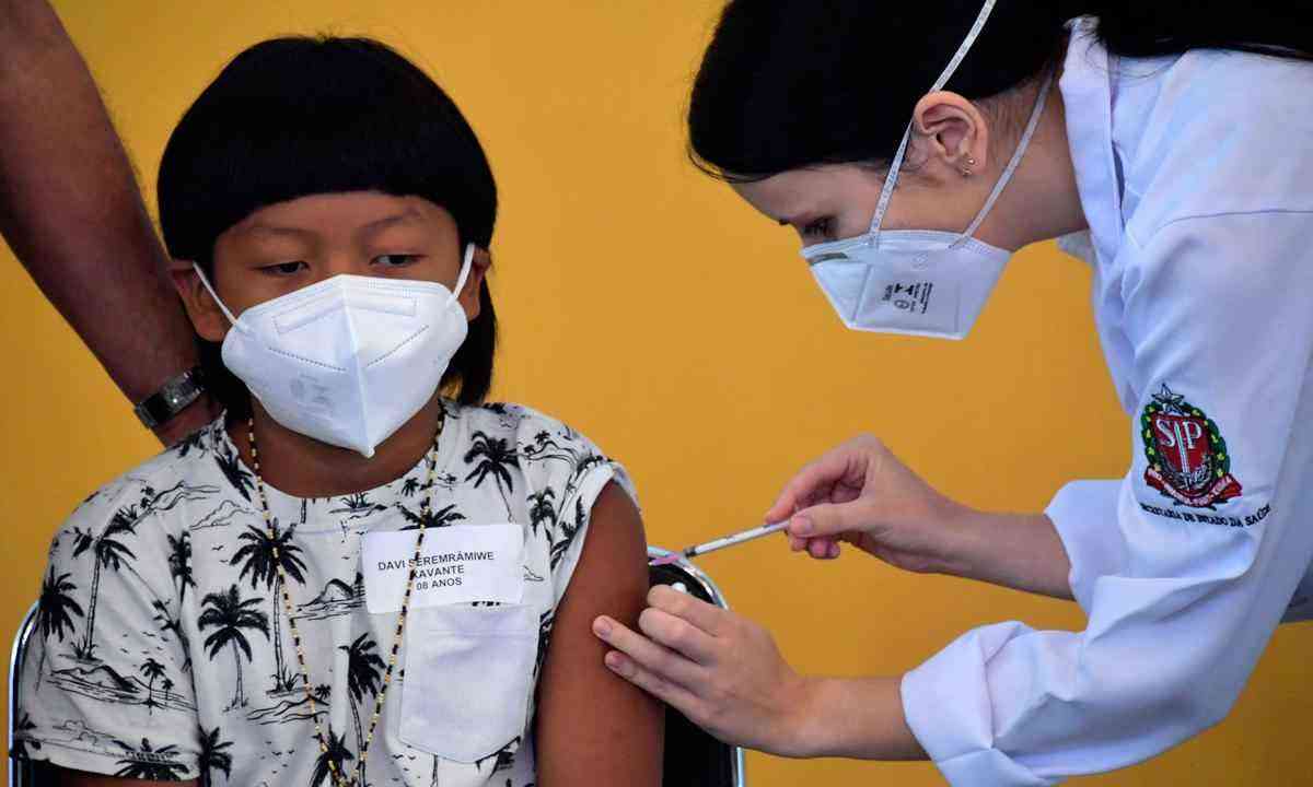 Bolsonaro diz que sua filha de 11 anos não será vacinada contra COVID-19 -  Politica - Estado de Minas