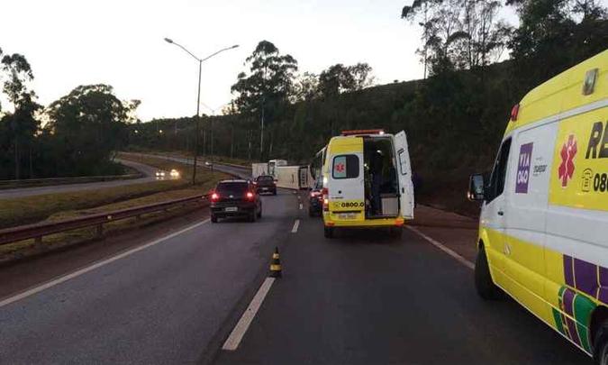 Motorista é um dos cinco feridos no acidente(foto: Polícia Rodoviária Federal/Divulgação) Motorista é um dos cinco feridos no acidente(foto: Polícia Rodoviária Federal/Divulgação)