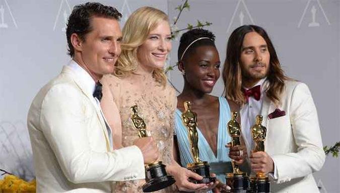 A queniana Lupita Nyong'o, de 12 anos de escravid�o, faturou a estatueta de atriz coadjuvante, e Jared Leto, a de ator coadjuvante por Clube de compras Dallas(foto: AFP PHOTO / Joe KLAMAR )