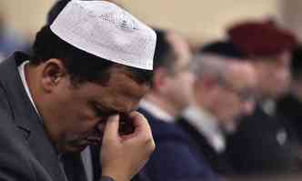 Mesquita de Drancy realizou cerimnia em homenagem s vtimas dos atentados de Paris(foto: LOIC VENANCE/AFP)