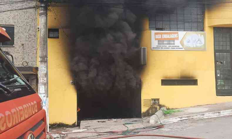 Incndio em loja de embalagens em Nova Serrana