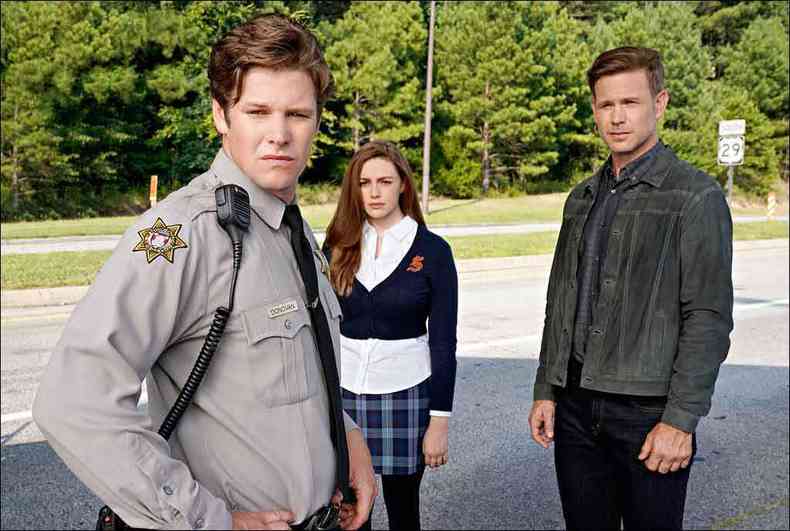 Zach Roerig (Matt Donovan), Danielle Rose Russell (Hope Mikaelson) e Matthew Davis (Alaric Saltzman) em cena da primeira temporada da srie Legacies(foto: Warner Channel/Divulgao)