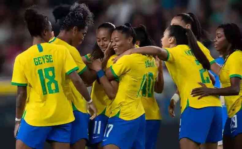 Futebol feminino no Brasil vai da proibição ao melhor momento