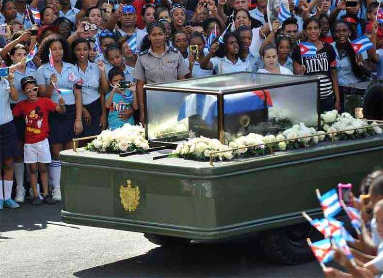 Os restos mortais de Fidel chegaram neste sbado a Santiago, onde acontecer o funeral neste domingo(foto: Pedro Pardo)