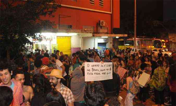  O ato, que comeou na Praa da Liberdade, finalizou na Rua Guaicurus, na Zona Bomia da capital (foto: Tulio Santos/EM/D.A Press)