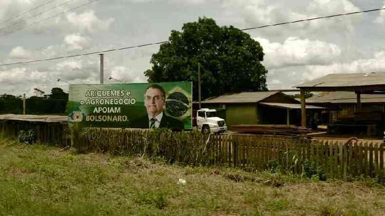 Outdoor dentro de serraria em Ariquemes (RO); Jair Bolsonaro recebeu 72% dos votos no segundo turno em Rondnia(foto: BBC)