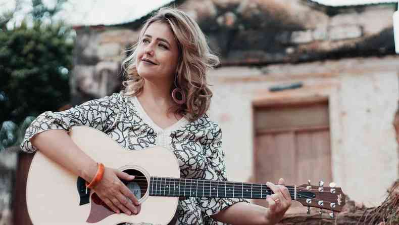 Christiana Lobo  psicloga e decidiu seguir tambm a carreira de cantora aos 40 anos