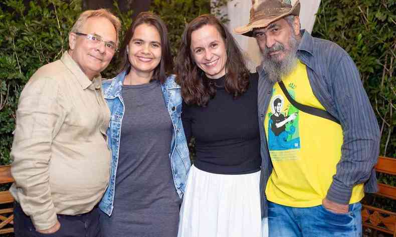 Carlos Bartolomeu, diretor da Bartofil, com a produtora Dalila Pires, a cineasta Mnica Veiga e o ambientalista Ricardo Motta no restaurante O Conde, em BH
