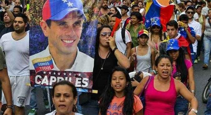 Capriles pediu que seus apoiadores não protestassem nesta quarta-feira(foto: AFP PHOTO/Luis Acosta ) Capriles pediu que seus apoiadores não protestassem nesta quarta-feira(foto: AFP PHOTO/Luis Acosta )