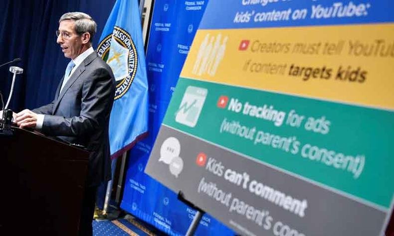 De acordo com Joe Simons, presidente da FTC, o Google aproveitou a popularidade do YouTube entre crian�as para fazer neg�cio com grandes anunciantes(foto: Mandel Ngan/AFP)