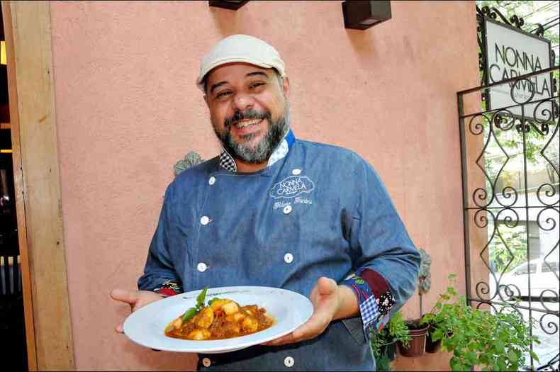 Flvio Fantini, chef do Nonna Carmela, com o nhoque de ragu(foto: Fotos: Paulo Filgueiras/EM/DA Press)