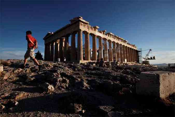 Desde 1970, o Partenon e outros monumentos da colina, que tm 2.500 anos de antiguidade, esto sob restaurao permanente(foto: REUTERS/Alkis Konstantinidis )