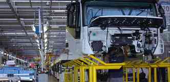 Acima da mdia - Fabricao de mquinas e equipamentos de transportes teve desempenho positivo, de 3,3%(foto: Jair Amaral/EM/D.A Press - 17/9/09 )