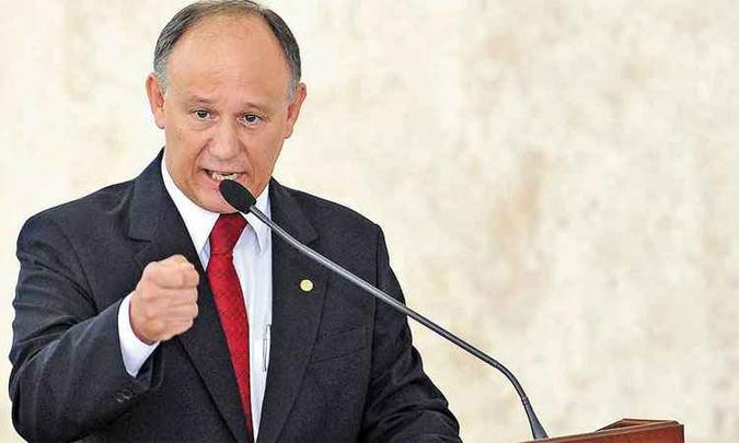 Pepe Vargas, presidente do PT no Rio Grande do Sul, ao falar da dívida de R$ 7,13 mi do diretório gaúcho com a Previdência: Pepe Vargas, presidente do PT no Rio Grande do Sul, ao falar da dívida de R$ 7,13 mi do diretório gaúcho com a Previdência: