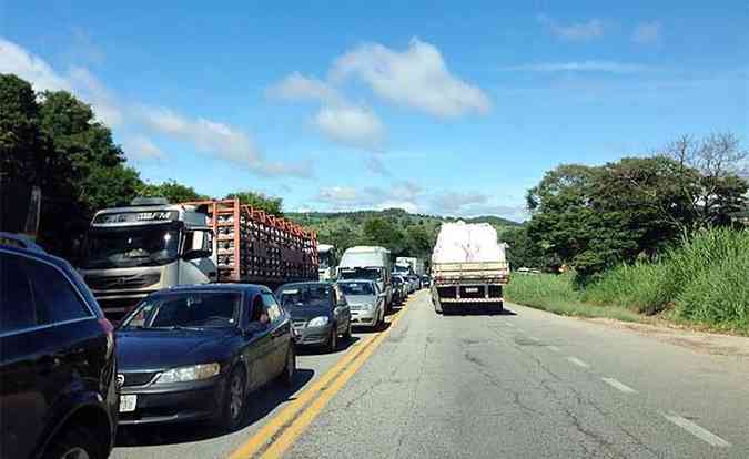 Nessa sexta-feira, o congestionamento chegou at o Anel Rodovirio de BH(foto: Carlos Altman/EM/D.A.Press)