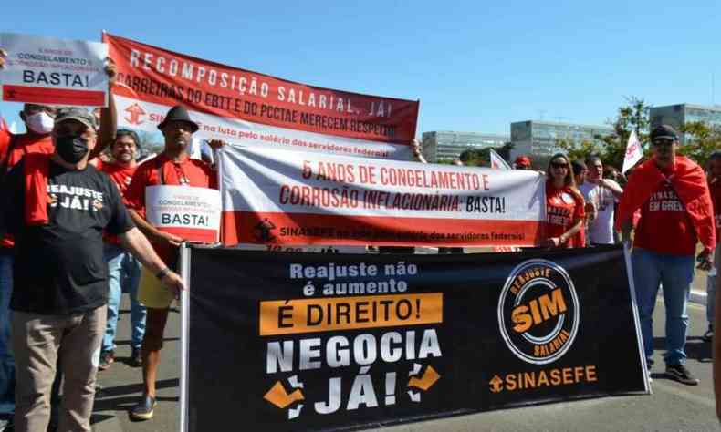 Imagem de ato dos grevistas em Brasília, na terça-feira
