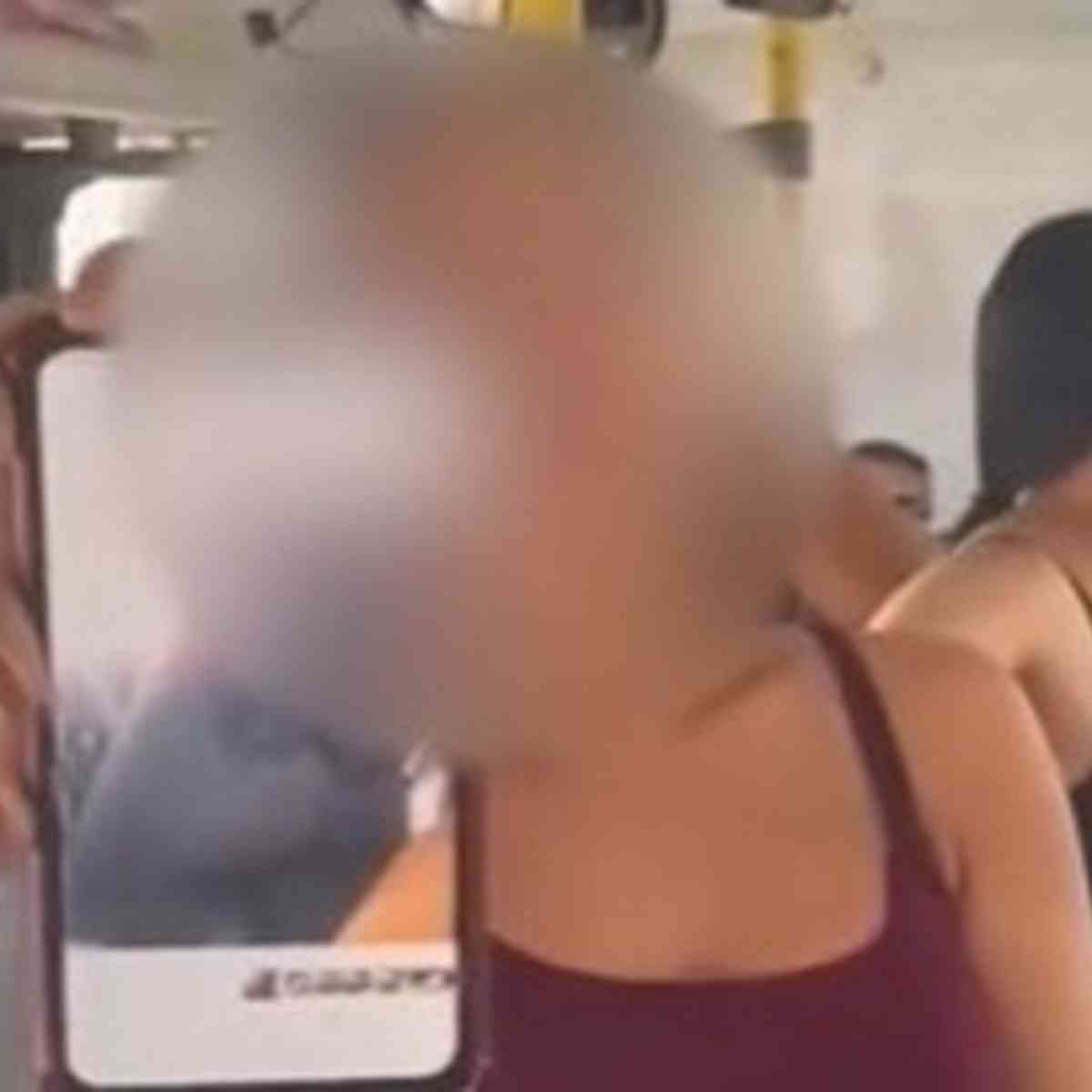 Mulher grava homem suspeito de importunação sexual dentro de ônibus -  Gerais - Estado de Minas