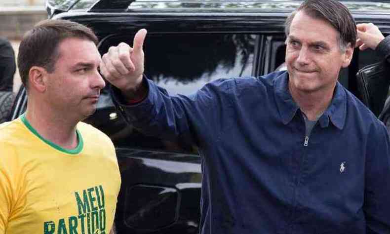 Senador eleito, Flvio diz que no fez nada errado no caso do ex-assessor: esforo para que as denncias no cheguem a Jair Bolsonaro (foto: Fernado Souza/AFP)