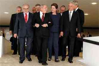 Dilma entre Lula e FHC, durante instalao da Comisso da Verdade (foto: Roberto Stuckert Filho/PR)