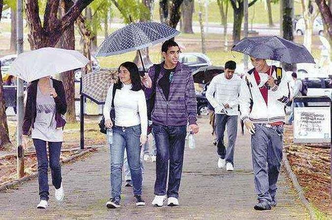 Mais de 18 mil candidatos disputam hoje uma das 6.670 vagas na maior universidade p�blica mineira(foto: Maria tereza correia/Em/D.A Press)