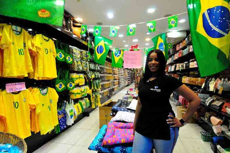 (Belo Horizonte - MG - Marina Alves, de 28 anos, vendedora, fala de expectativas de faturamento durante a Copa)