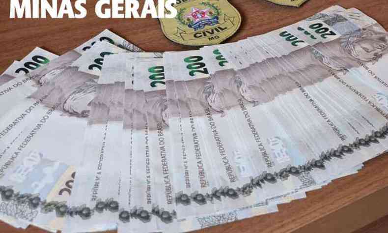 Parte do dinheiro que foi apreendido pela Polcia Civil junto  quadrilha de leiles fraudulentos em Una (MG)(foto: Reproduo/Polcia Civil)