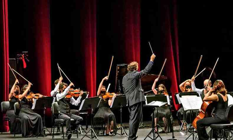 O maestro Rodrigo Toffolo espera poder fazer em breve concertos com a presena do pblico, unindo os repertrios dos Beatles e dos Rolling Stones