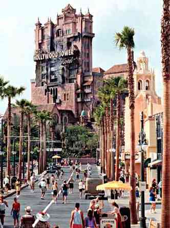 Torre do terror, no Hollywood Studios,  uma das atraes mais procuradas dos parques da Disney(foto: Walt Disney World/Divulgao)