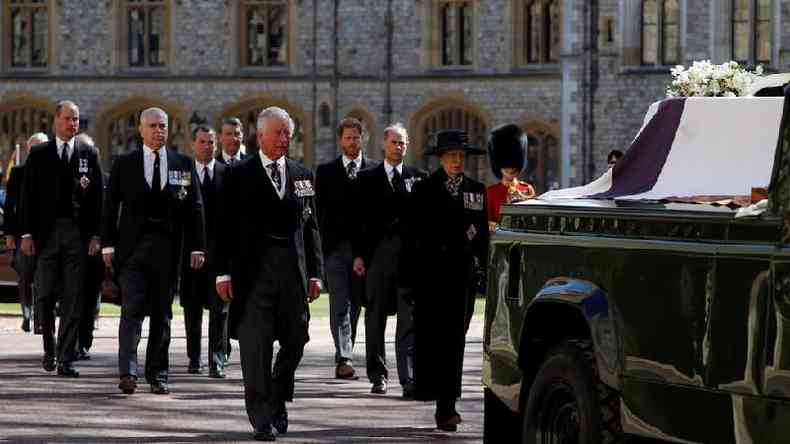 Membros da Famlia Real caminharam atrs do caixo do duque de Edimburgo(foto: Reuters)