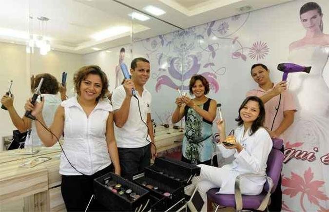 Cida Santos (centro) trouxe os irm�os Sandro, Jo�o, Vilma e Eliene da Bahia, realizou seu sonho e agora vai investir na expans�o da rede(foto: Jair Amaral/EM/D.A Press. Brasil)