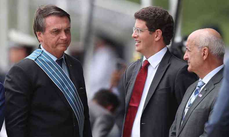 Bolsonaro, Salles e Ramos durante a cerimnia em homenagem ao Dia do Aviador, na sexta (23)(foto: GABRIELA BIL/ESTADO CONTEDO)