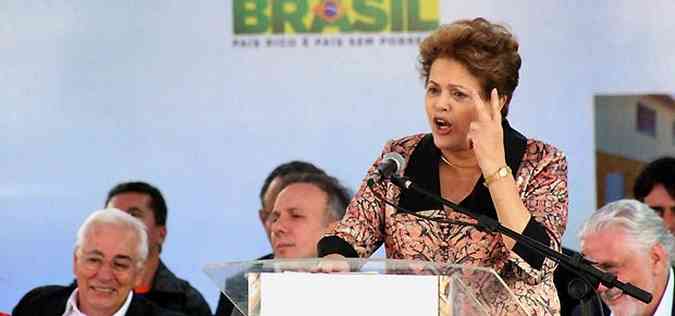 Dilma durante anncio em Salvador: avaliao do Planalto  que a largada da eleio de 2014 j foi dada(foto: Mario Bittencourt/Estadao Conteudo)