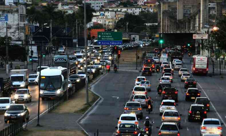 No Primeiro de Maio, viaduto interligar o bairro ao Dona Clara(foto: Ramon Lisboa/EM/D.A Press)