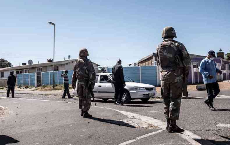 Governo imps bloqueio nacional de 21 dias na frica do Sul(foto: PIETER BAUERMEISTER / AFP)