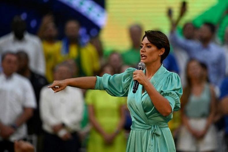 Michelle Bolsonaro em culto