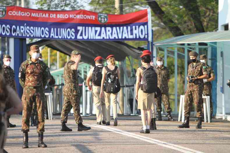 Volta s aulas no Colgio Militar: Imbrglio judicial se arrasta desde 16 de setembro(foto: Edsio Ferreira/EM/D.A.Press)