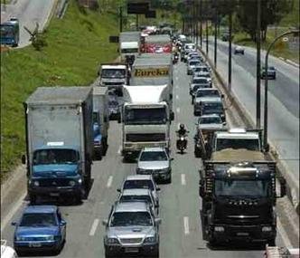 Acidentes deixaram Anel Rodoviário congestionado em dois pontos(foto: Renato Weil/EM/D.A Press) Acidentes deixaram Anel Rodoviário congestionado em dois pontos(foto: Renato Weil/EM/D.A Press)