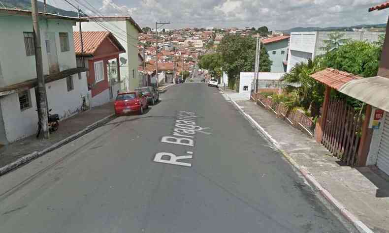 Segundo a PM, crime ocorreu Rua Bragana, na regio central de Extrema, Sul de Minas(foto: Google Street View/Reproduo)