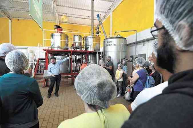 Fbrica de cerveja e choperia Fritz, que produz 25 mil litros por ms, tambm ganha com visitas guiadas (foto: Tlio Santos/EM/D.A Press)