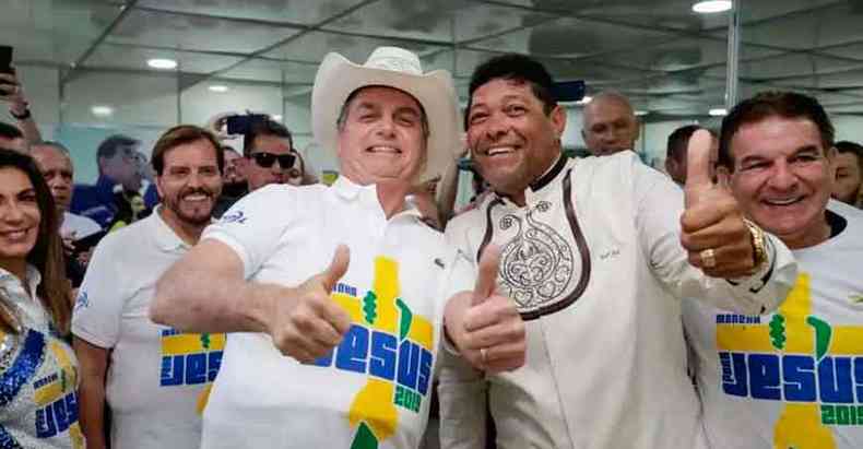 Bolsonaro com evanglicos: presidente quer controle do contedo de livros didticos(foto: Isac Nbrega/PR)