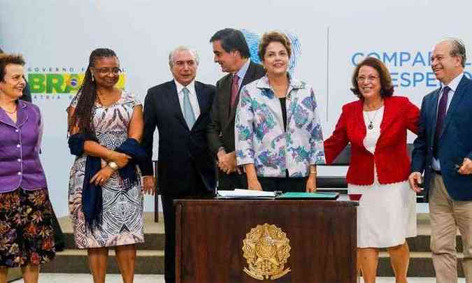 Dilma, o vice Michel Temer e ministros no lanamento do programa Humaniza Redes(foto: Blog Planalto/Divulgao)