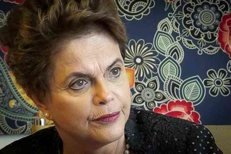 Dilma Rousseff , uma mulher de idade, com semblante srio