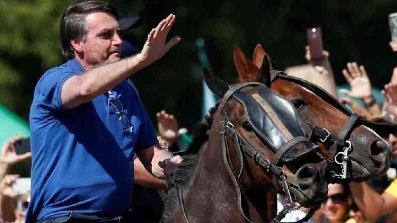 Bolsonaro andou a cavalo em manifestao a seu favor em Braslia(foto: Reuters)
