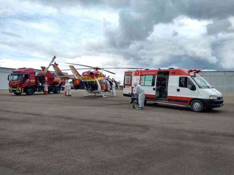 Pacientes foram transferidos de helicptero do Alto Paranaba para o Centro-Oeste. (foto: Divulgao/Prefeitura de Divinpolis)