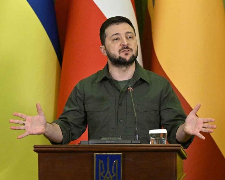 Volodymyr Zelensky criticou o secret�rio-geral da ONU, Antonio Guterrez, por visitar R�ssia antes de ir a Kiev. Russos bombardeiam Odessa