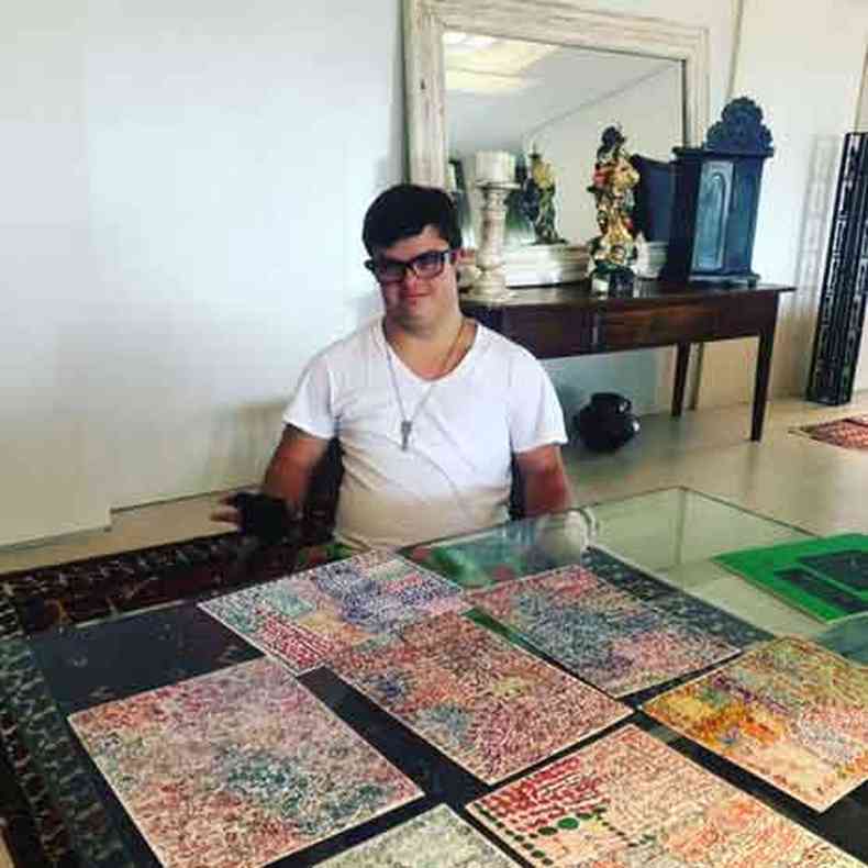 O artista Gustavo Corra assina as estampas da Pim(foto: Divulgao)